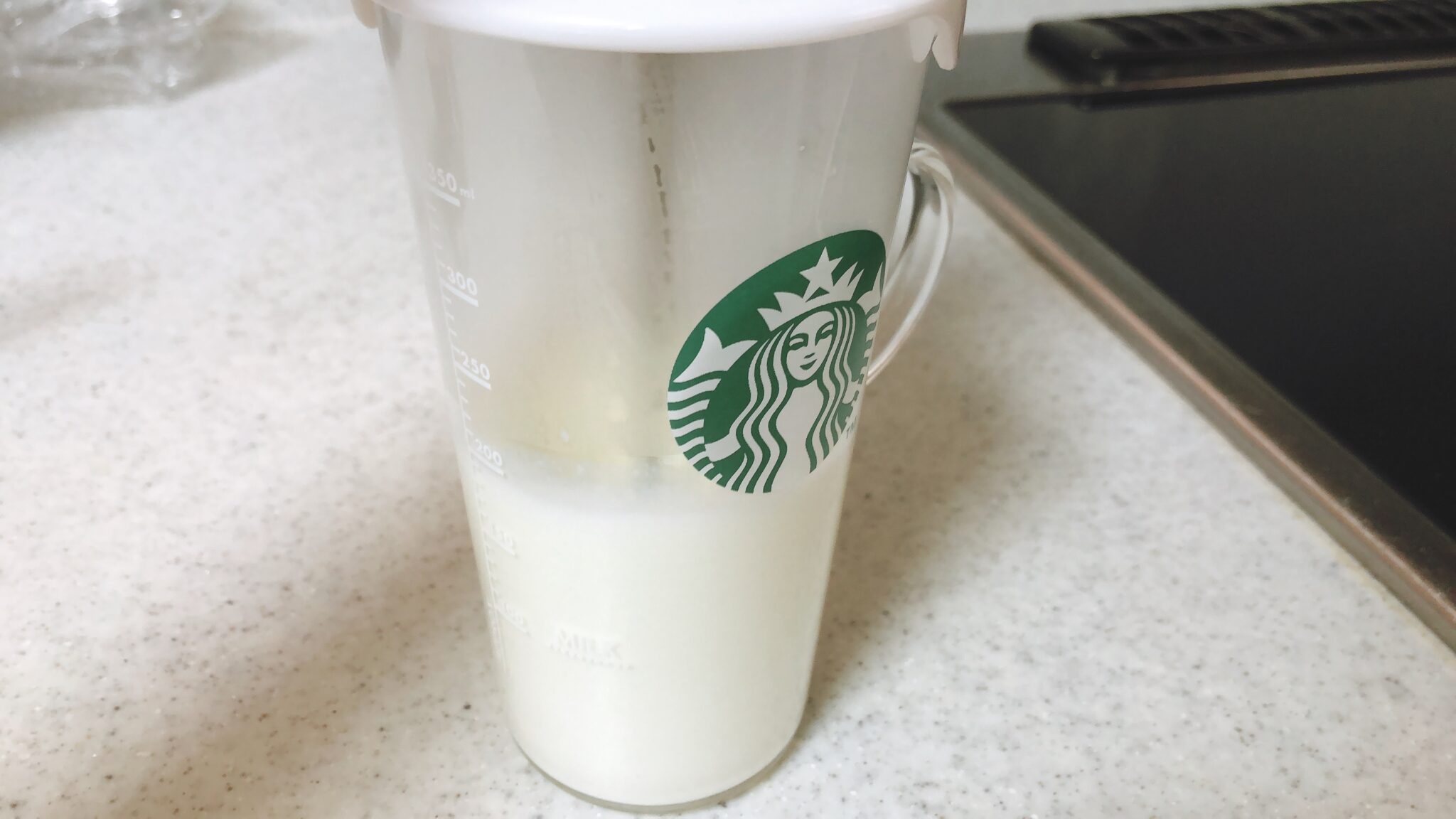 スタバのミルクフォーマーの使い方や値段は?アレンジレシピ・口コミも紹介【元店員レビュー】 スタバのミルクフォーマーの使い方や値段は?アレンジレシピ・口コミも紹介【元店員レビュー】
